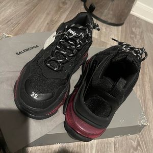 balenciaga triple s